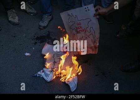 Dhaka, Bangladesch. März 2021, 23rd. Mehrere Mitglieder der Progressive Students Alliance wurden verletzt, als die Chhatra League von Bangladesch sie bei einem Protest gegen den Besuch des indischen Premierministers Narendra Modi Angriff. (Foto von Md. Mir Hossen Roney/Pacific Press) Quelle: Pacific Press Media Production Corp./Alamy Live News Stockfoto