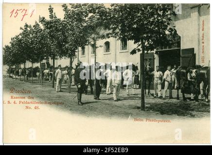 Feldartillerie - Kaserne Dresden. Baracke des Royal Saxon 4th Field Artillery Regiment Nr. 48, putzt die Pferde Stockfoto