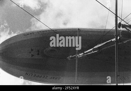 Reisefotos Brasilien. Luftschiff 'Graf Zeppelin' (LZ 127) über dem Schiffsmast des Monte Rosa Stockfoto