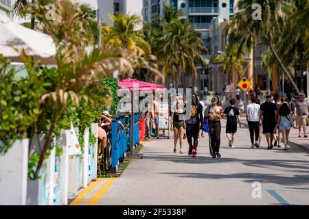 Die Frühlingsferien Szene in Miami Beach 2021 Stockfoto