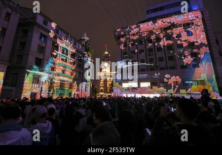 Wuhan, China. März 2021, 23rd. Die Kirschblüten-Lichtshow findet am 23th. März 2021 in Wuhan, Hubei, China statt.(Foto: TPG/cnsphotos) Quelle: TopPhoto/Alamy Live News Stockfoto