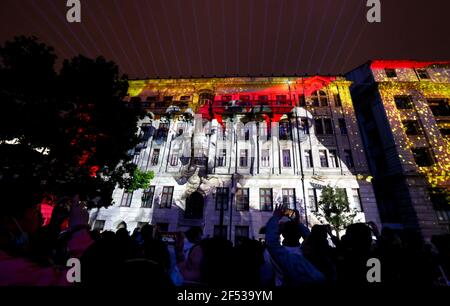 Wuhan, China. März 2021, 23rd. Die Kirschblüten-Lichtshow findet am 23th. März 2021 in Wuhan, Hubei, China statt.(Foto: TPG/cnsphotos) Quelle: TopPhoto/Alamy Live News Stockfoto