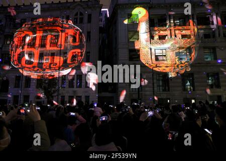 Wuhan, China. März 2021, 23rd. Die Kirschblüten-Lichtshow findet am 23th. März 2021 in Wuhan, Hubei, China statt.(Foto: TPG/cnsphotos) Quelle: TopPhoto/Alamy Live News Stockfoto