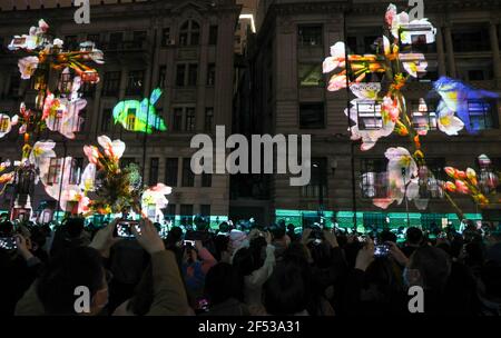 Wuhan, China. März 2021, 23rd. Die Kirschblüten-Lichtshow findet am 23th. März 2021 in Wuhan, Hubei, China statt.(Foto: TPG/cnsphotos) Quelle: TopPhoto/Alamy Live News Stockfoto