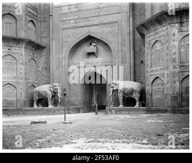 Delhi, Indien. Festung und Palastanlage 'Red Fort' (1639-1648), Elefantenstatuen Stockfoto
