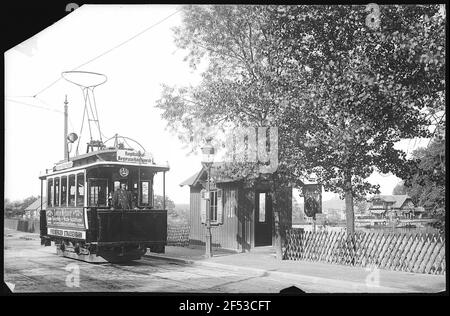 Freiberg. Leipziger Straße mit Straßenbahn Stockfoto