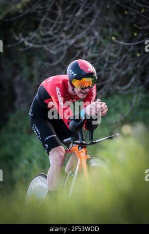 Volta Catalonia 23.3.2021- Matej Mohoric auf dem Weg zum Team Bahrain, der im 18,5 km langen Zeitfahren durch Fontcoberta bei Banyoles, Spanien, siegreich war Stockfoto