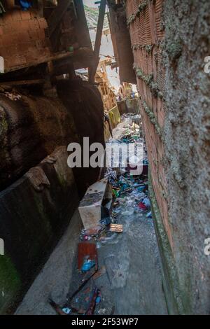 Müll in der Rochinha Favela Stockfoto