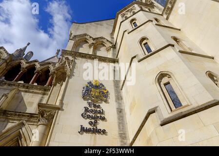 London, England, Großbritannien. Royal Courts of Justice / 'The Law Courts' in The Strand Stockfoto