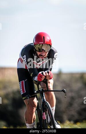 Volta Catalonia 23.3.2021- Thomas de Gendt fährt für das Team Lotto- Soudal im 18,5 km langen Zeitfahren durch Fontcoberta bei Banyoles, Spanien Stockfoto