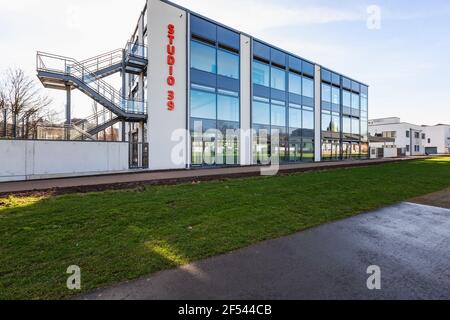 SOLINGEN, DEUTSCHLAND - 19. FEBRUAR 2021: Neues Bürogebäude im Bau, Studio 39 in South Park, Solingen, Deutschland Stockfoto