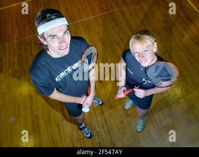 NATHAN ROBERTSON UND GAIL EMMS IM NATIONALEN BADMINTONZENTRUM MILTON KEYNES 4/3/2005 BILD DAVID ASHDOWNBADMINTON Stockfoto