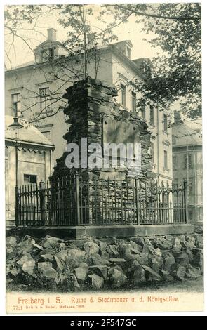 Ruine der Stadtmauer an der Königsallee Freiberg. Ruin d. Stadtmauer an der Königsallee Stockfoto