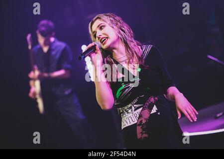 Baby Queen (Bella Latham) tritt im Rahmen von SXSW Online 2021 auf der Bühne der British Music Embassy auf. Stockfoto