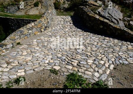 Die römische Brücke in der Nähe des Dorfes Sedella, Axarquia, Andalusien, Costa del Sol, Spanien, Europa Stockfoto