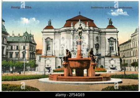 Stadttheater und Monumentalbrunnen Aussig. Stadttheater (1908-1909; Alexander Graf) und monumentaler Brunnen (Elbebrunes von Selmar Werner, 1912) Stockfoto