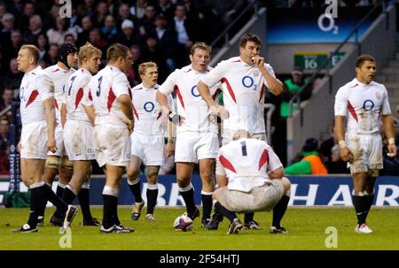 ENGLAND GEGEN AUSTRALIEN BEI TWICKENHAM NACH DEM SPIEL 27/11/2004 BILD DAVID ASHDOWNRUGBY ENGLAND Stockfoto