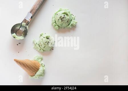 Eis mit Minze und Schokolade Stockfoto