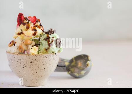Eis mit verschiedenen Früchten Stockfoto