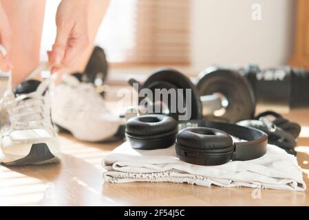 Gewichte und mehr Zubehör für Fitness-Home Stockfoto