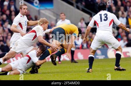 ENGLAND GEGEN AUSTRALIEN BEI TWICKENHAM CHRIS LATHAM 27/11/2004 BILD DAVID ASHDOWNRUGBY ENGLAND Stockfoto