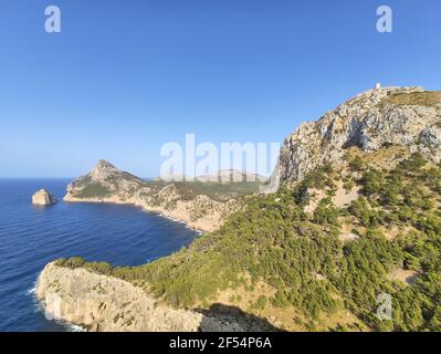 Cape de Formentor auf Mallorca, Spanien. Blick auf die Sommerlandschaft. Stockfoto