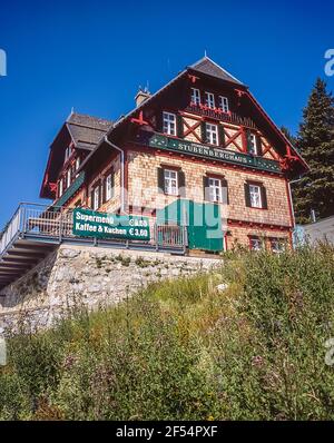 Dies ist die Stubenberghaus Berghütte in der Nähe der Stadt Graz. Das Refugium gehört zum OeAV Alpenverein und ist eines seiner östlichsten Objekte. Graz ist Österreichs zweitgrößte Stadt im Bundesland Steiermark im Südosten Österreichs, nicht weit von der Grenze zu Slowenien. Stockfoto