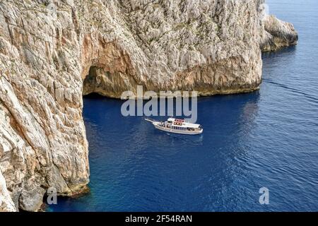 Geographie / Reisen, Italien, Sardinien, Ausflugsboot in der Nähe der Grotta di Nettuno, Neptunsgrotte, Parc, Additional-Rights-Clearance-Info-not-available Stockfoto