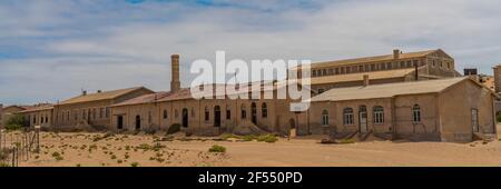 Deutsche Geisterstadt Kolmanskop in Namibia mit den verlassenen Gebäuden In der Wüste Namib Stockfoto