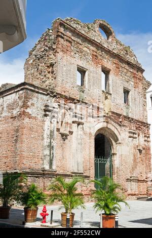 Ruinen des Klosters von Santa Domingo im Zentrum von Panama Stadt Stockfoto