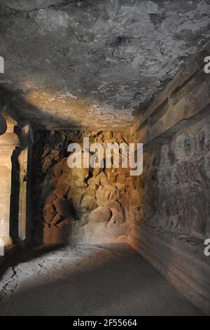 Lord Ganesha und Matrikas Skulptur westliche Zelle in Elephanta Höhlen, Höhle 1, auf Elephanta Insel oder Gharapuri, Mumbai, Maharashtra, Indien Stockfoto