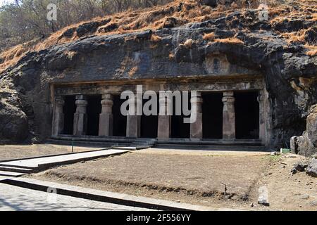 Ansicht der Eingangshöhle Nr. 3 Felsschnitt, Elephanta Höhlen, auf Elephanta Insel oder Gharapuri, Mumbai, Maharashtra, Indien Stockfoto