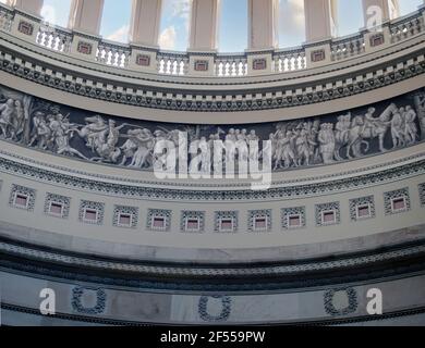 WASHINGTON DC, VEREINIGTE STAATEN - Mar 23, 2021: US Capitol Rotunda Frieze of American History in der United States Capitol Rotunda in Washington D.C. Stockfoto