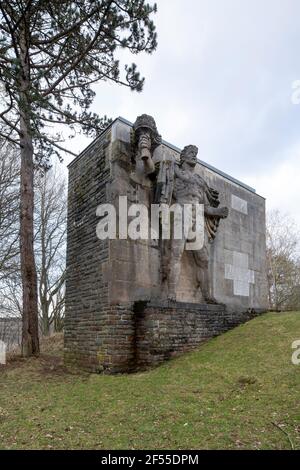 Schleiden-Gemünd, NS-Ordensburg Vogelsang, zwischen 1936 und 1939 als Ausbildungsstätte für den Nachwuchs des NSDAP-Führers erbaut, „Fackelträger Stockfoto