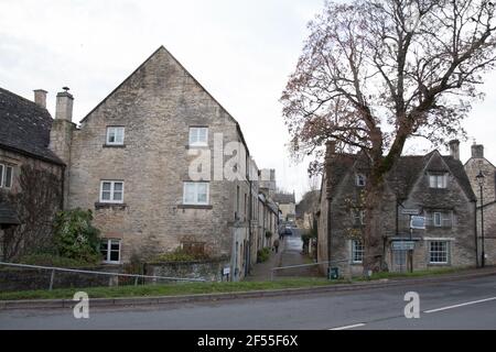 Alte Steinhäuser in Northleach, Gloucestershire in Großbritannien Stockfoto