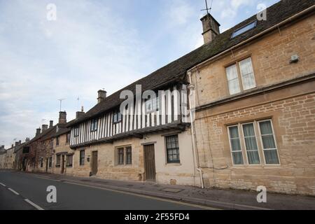 Blick auf die historischen Häuser in Northleach, Gloucester, England Stockfoto