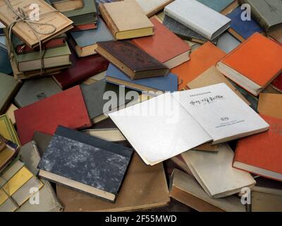 Israeli, l Jerusalem, Yad Vashem, jüdische Bücher, die zum Verbrennen von Büchern gesammelt wurden Stockfoto