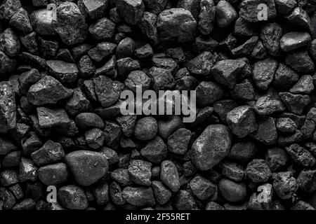 Textur Mattschwarzer Stein, dunkler Hintergrund, kleine Steine. Stockfoto