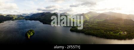 Luftpanorama über Derwentwater im Seengebiet Stockfoto