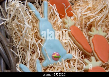 Eine Auswahl an dekorierten osterkekse Stockfoto