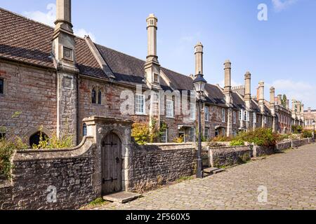 Denkmalgeschützte Gebäude der Klasse 1 in Vicars Close in der Domstadt Wells, Somerset UK - Eine geplante Straße aus der Mitte des vierzehnten Jahrhunderts. Stockfoto