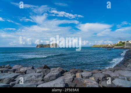 Insel im Meer. Vila Franca do Campo. Insel San Miguel, Azoren, Portugal. Stockfoto
