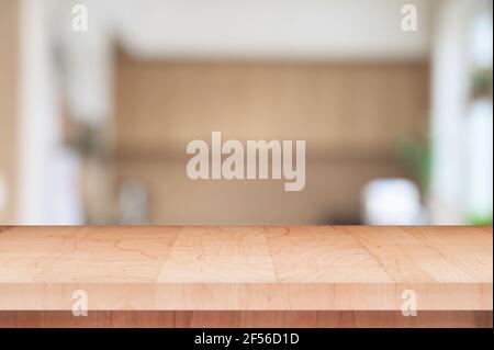 Abstrakt defokussierten Hintergrund von leeren Holztisch und moderne Küche Hintergrund, Produkt-Display. Stockfoto