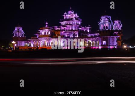 Nachtansicht Des Albert Hall Museums Von Der Straße. Stockfoto