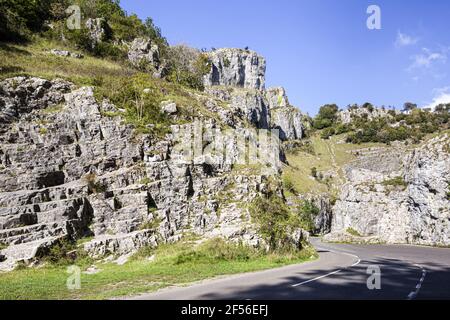 Cheddar Gorge. Eine Kalksteinschlucht in den Mendip Hills, Cheddar, Somerset UK Stockfoto