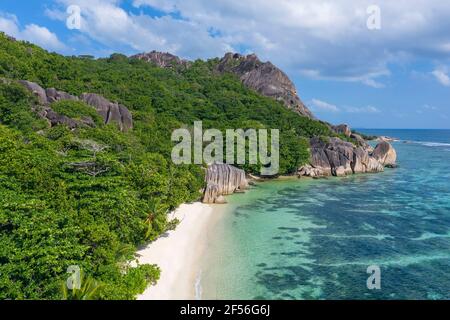 Drohnenansicht des Strandes von Anse Source Dargent im Sommer Stockfoto