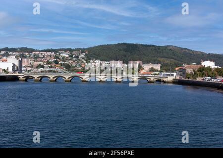 Brücke über den Fluss im Norden Galiciens in Spanien Stockfoto