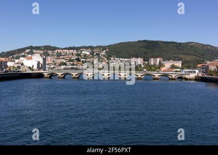 Brücke über den Fluss im Norden Galiciens in Spanien Stockfoto