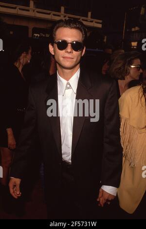 HOLLYWOOD - JULI 30: Schauspieler Christian Slater besucht die 'Young Guns II' Hollywood-Premiere am 30. Juli 1990 im Mann's Chinese Theatre in Hollywood, Kalifornien.Quelle: Ralph Dominguez/MediaPunch Stockfoto