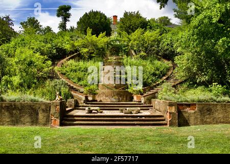 Greenwood Gardens. Die Gärten, die 1916 von William Renwick für Joseph P. Day entworfen wurden, waren und sind ein Hauptmerkmal. Stockfoto